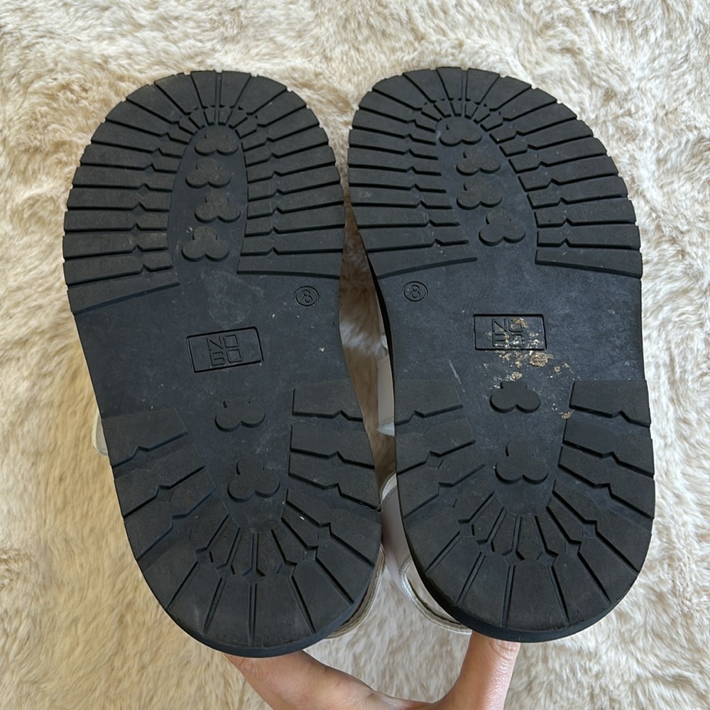 White and black chunky buckle sandals, size 8 - Picture 8 of 8